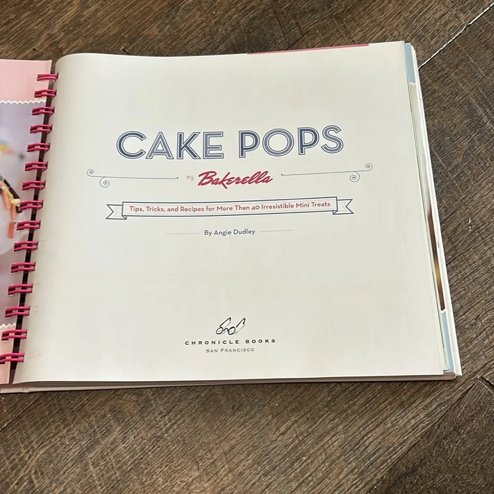 Fun Cake Pop recipe/idea book by Bakerella, Baking,‎ Party, Kids Ideas